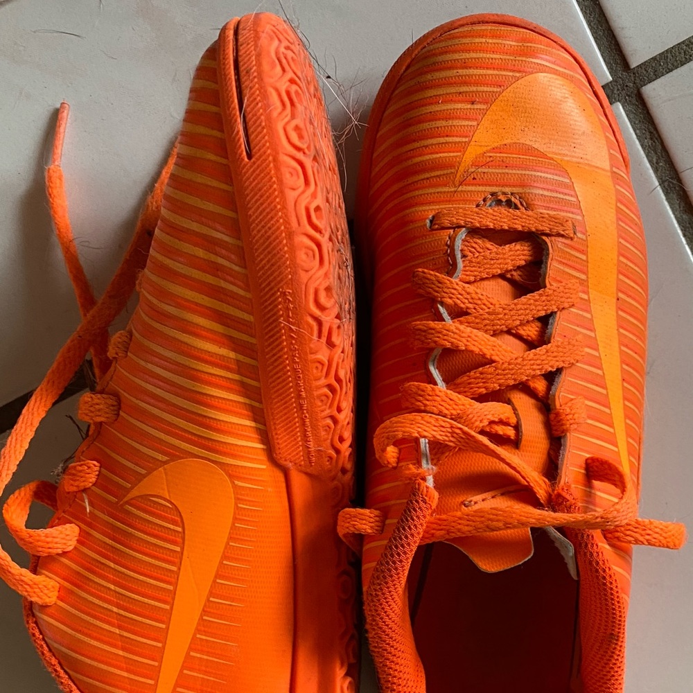 Nike boys indoor soccer shoes